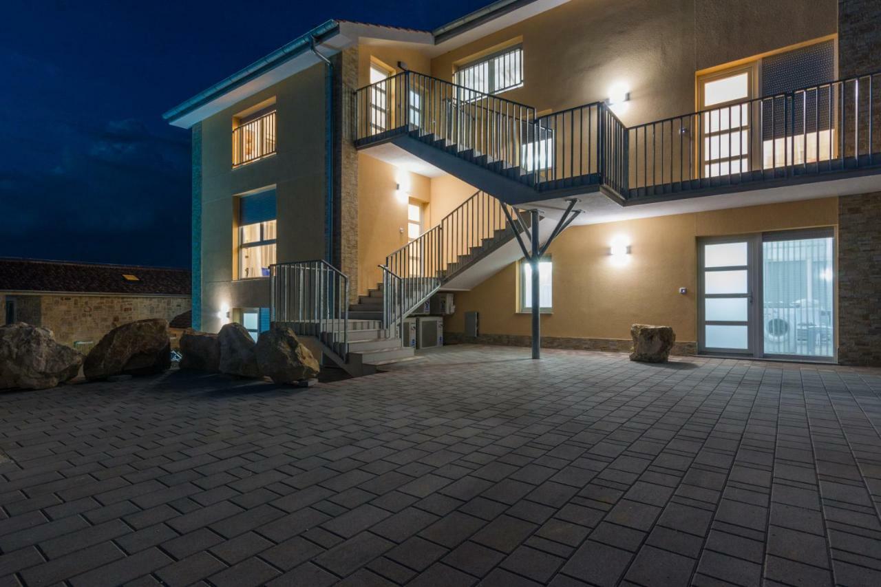 Fabulous House B With Outdoor Pool Apartment Затон Екстериор снимка