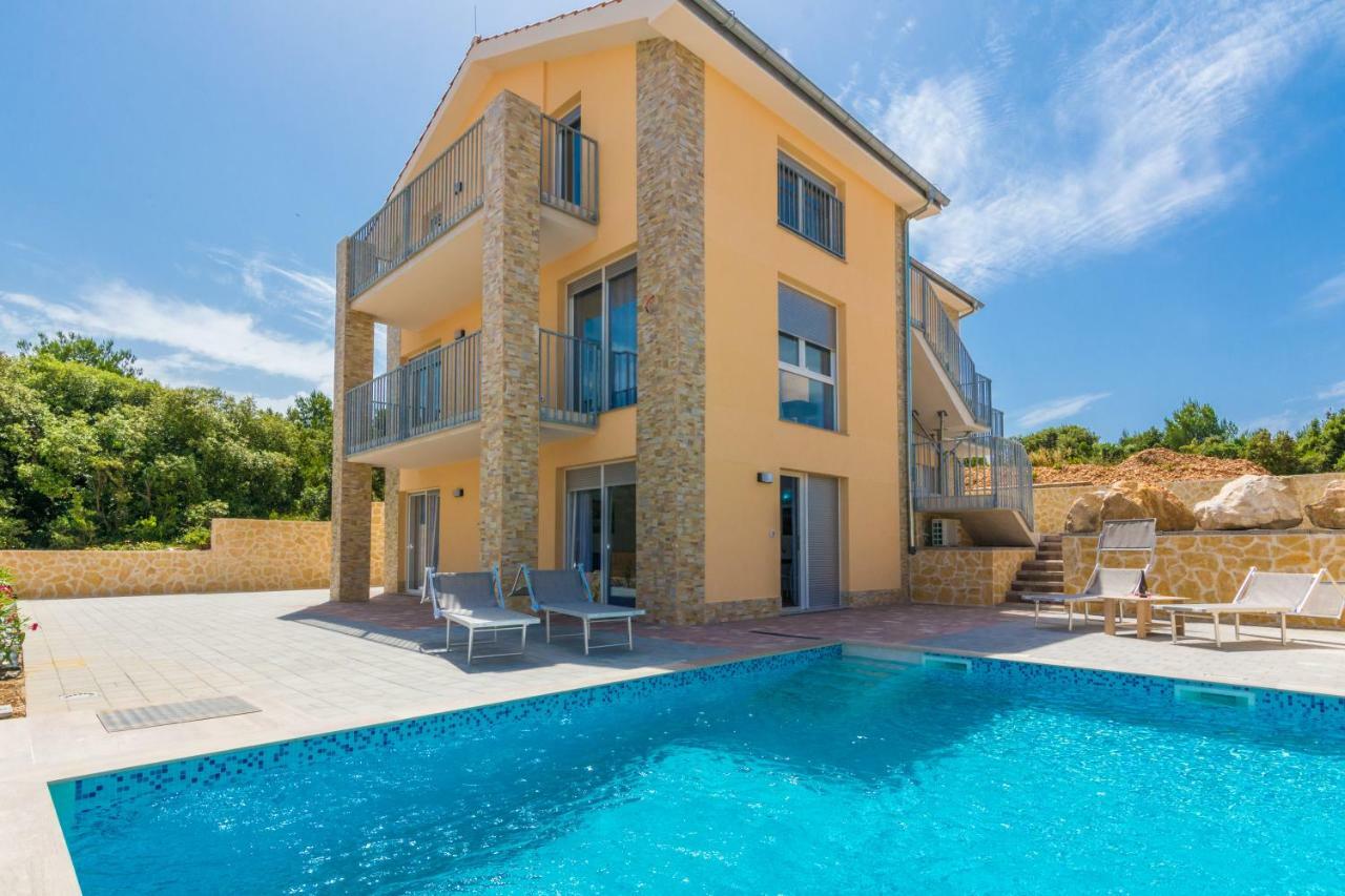 Fabulous House B With Outdoor Pool Apartment Затон Екстериор снимка