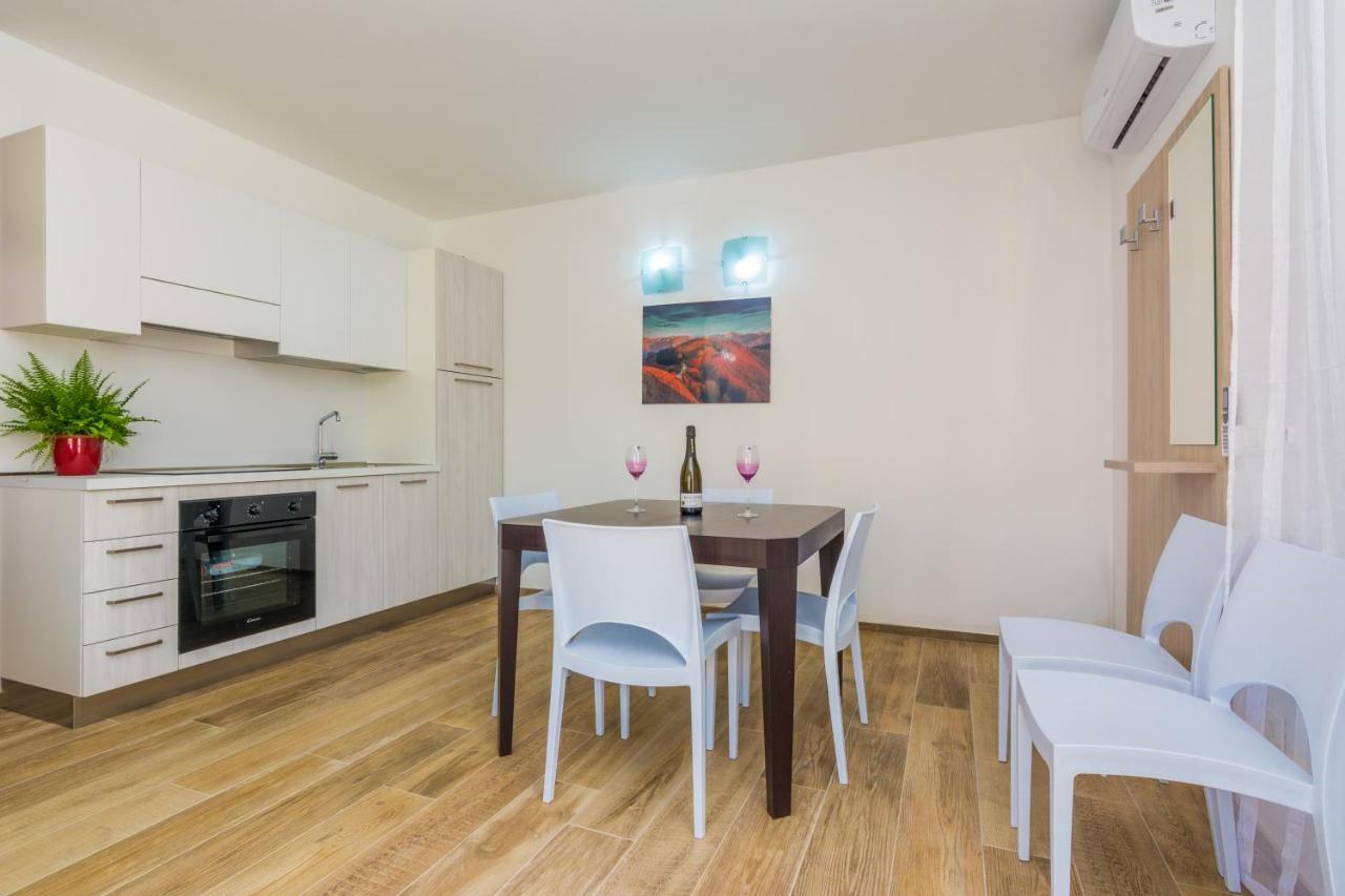 Fabulous House B With Outdoor Pool Apartment Затон Екстериор снимка